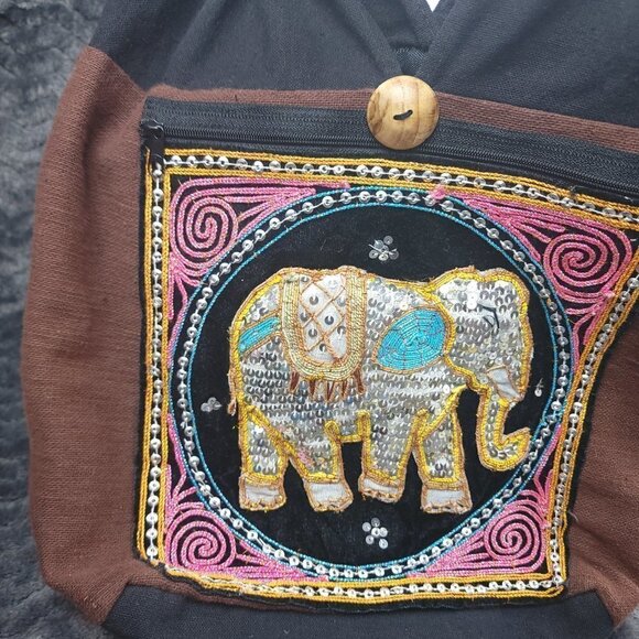 Sling Body Purse With Elephant Design On The Front. - Picture 3 of 10